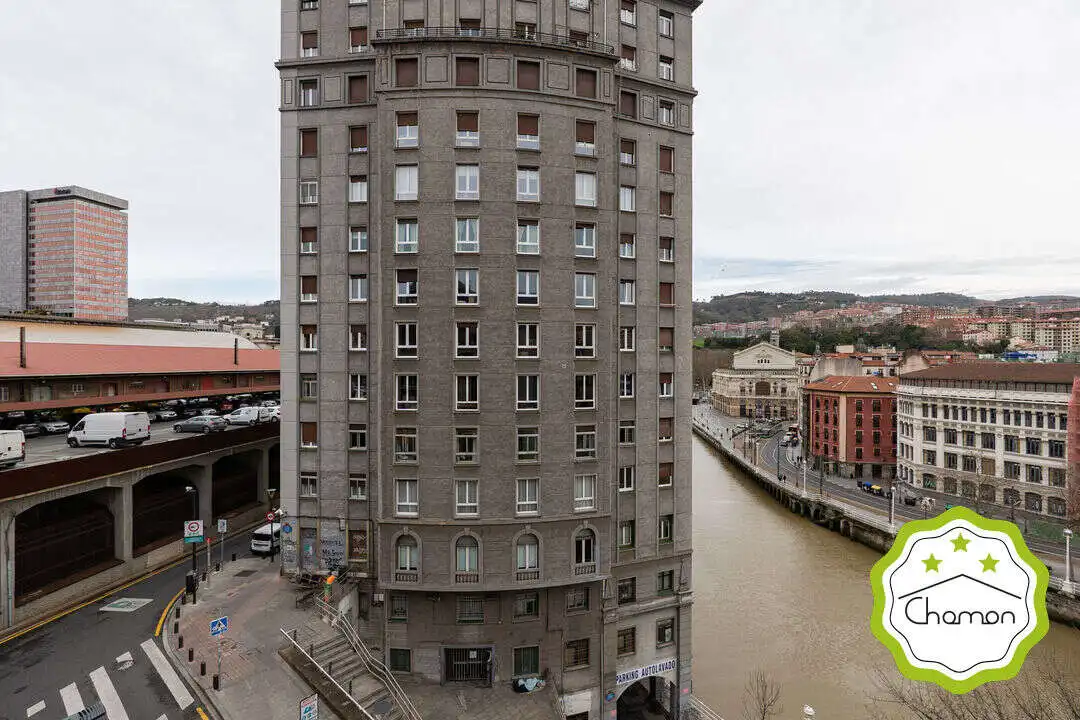 Vista exterior de Piso en venta en Bilbao  con Calefacción y Balcón