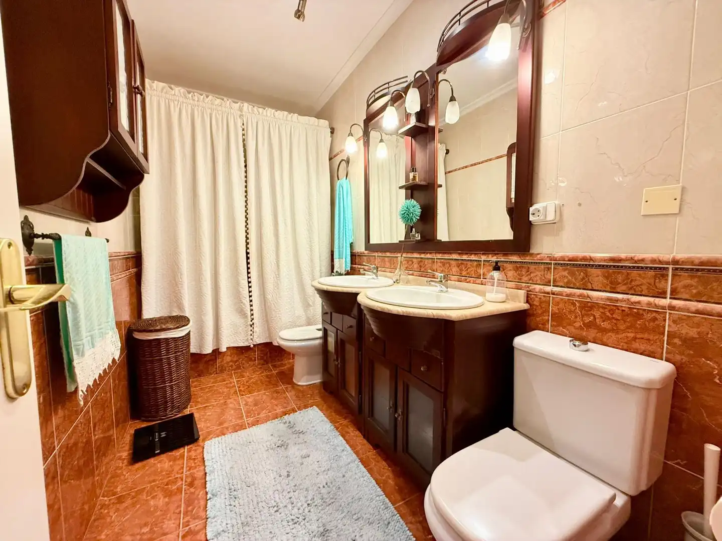 Bathroom of Detached homes for sale in Roquetas de Mar  with Air Conditioner, Balcony and Community pool