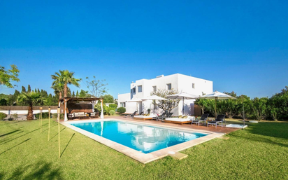 Piscina de Casa o xalet en venda en Santa Eulària des Riu amb Aire condicionat, Calefacció i Jardí privat