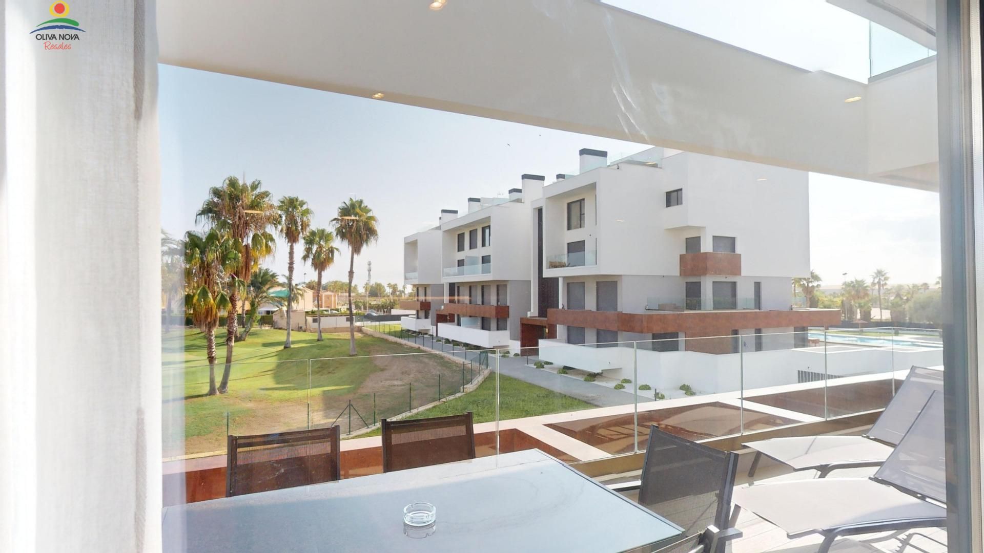 Terrassa de Apartament en venda en Oliva amb Aire condicionat, Calefacció i Jardí privat