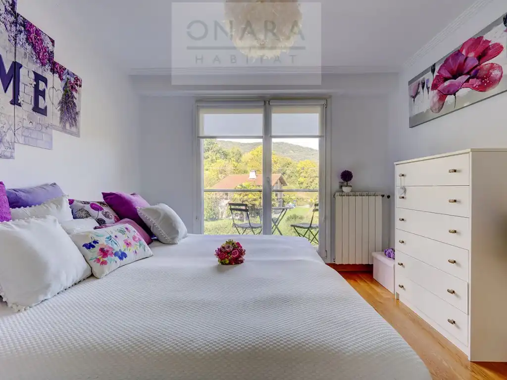 Habitación de Casa adosada en venta en Hondarribia con Jardín privado y Piscina comunitaria