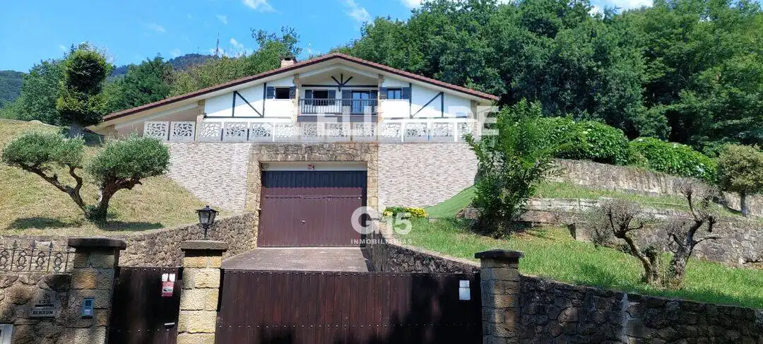 Vista exterior de Casa o xalet en venda en Hondarribia amb Calefacció, Jardí privat i Terrassa
