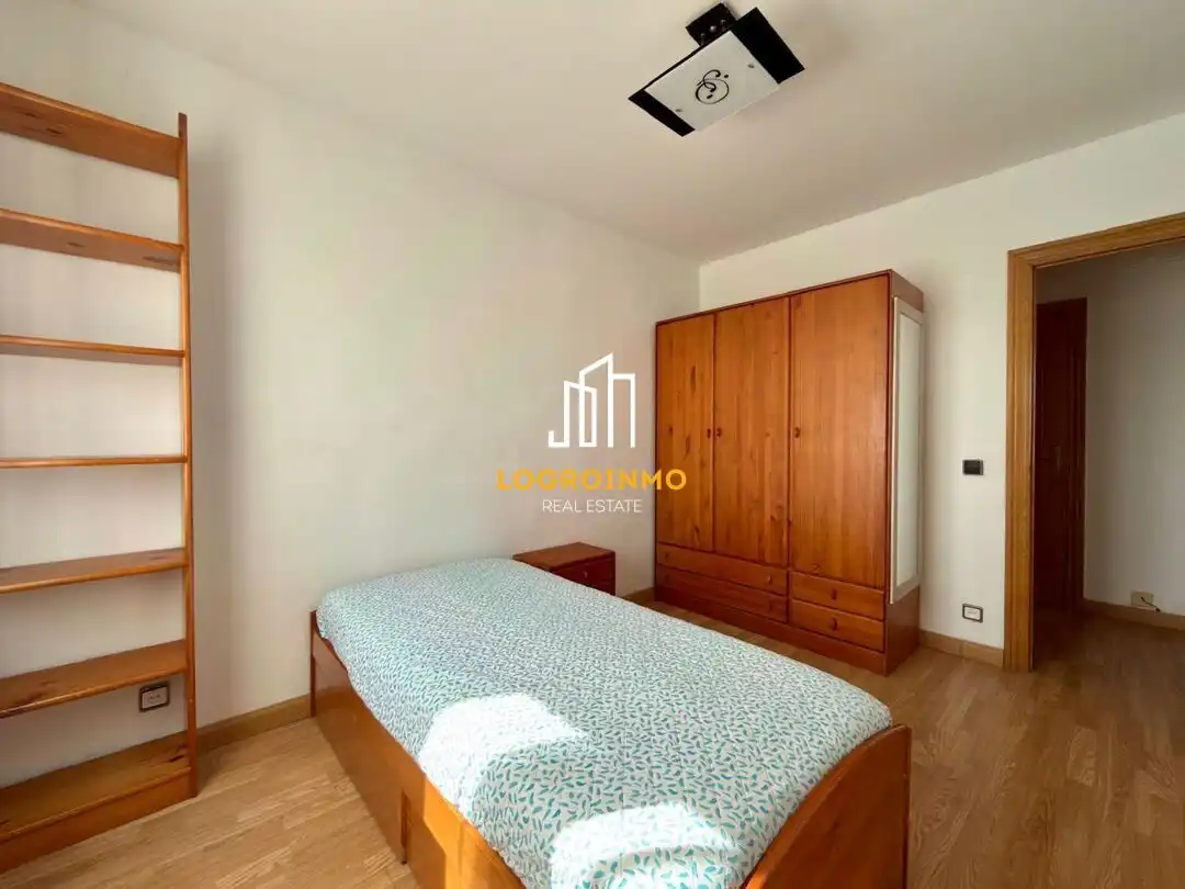 Bedroom of Flat for rent in  Logroño  with Heating and Storage room