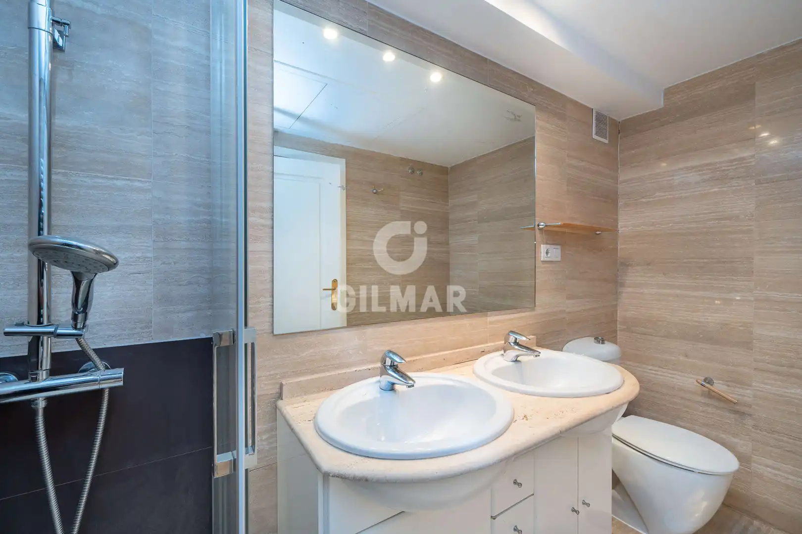 Bathroom of Flat for sale in Madrid  with Heating, Private garden and Storage room