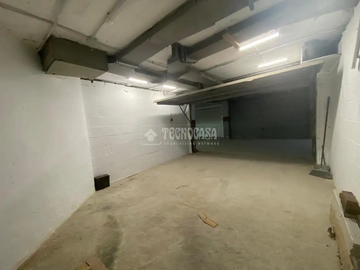 Garage zum Verkauf in Manilva