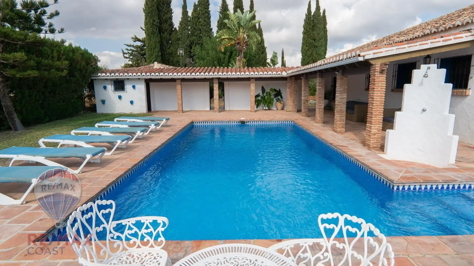 Piscina de Casa o xalet en venda en Alhaurín de la Torre amb Aire condicionat, Jardí privat i Terrassa