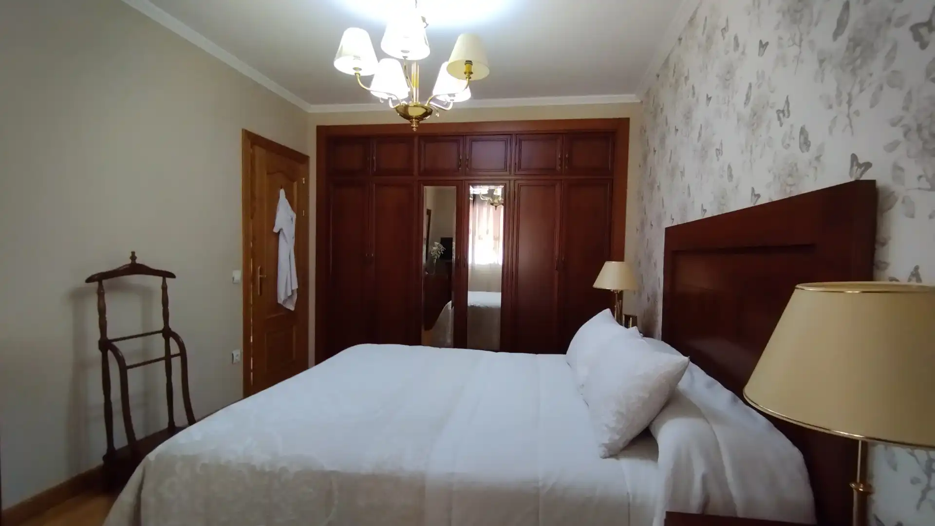 Habitación de Casa adosada en venta en Medina del Campo con Calefacción y Trastero