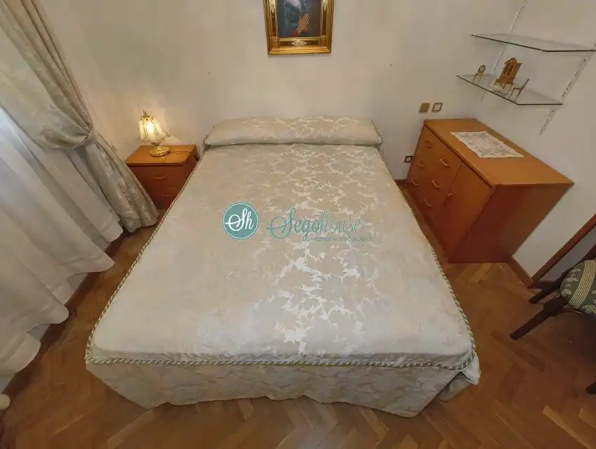 Habitación de Piso en venta en Segovia con Calefacción, Trastero y Balcón