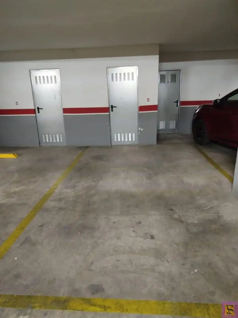 Einzelparkplatz mit Aufzug zum Verkauf in Carrer València 24, imagen 2