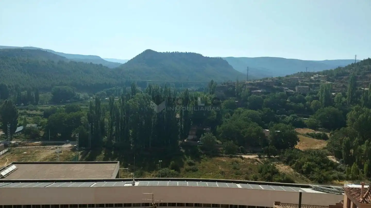 Casa adosada en venda en Ademuz amb Balcó