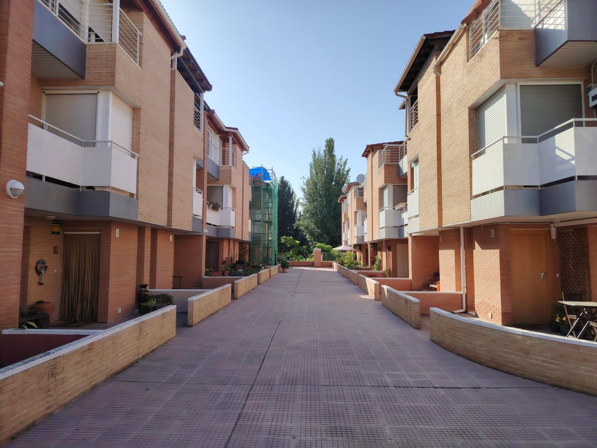 Exterior view of Single-family semi-detached for sale in  Zaragoza Capital  with Air Conditioner, Heating and Private garden