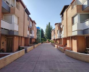 Exterior view of Single-family semi-detached for sale in  Zaragoza Capital  with Air Conditioner, Heating and Private garden