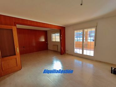 Adossat amb jardí en venda a Calle los Rosales