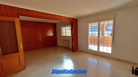 Unifamiliar con 4 Dormitorios