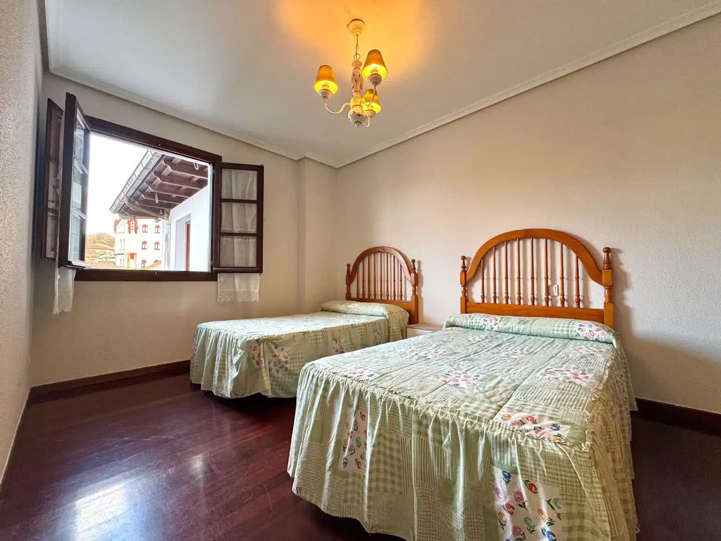 Habitación de Piso en venta en Comillas (Cantabria) con Calefacción y Balcón