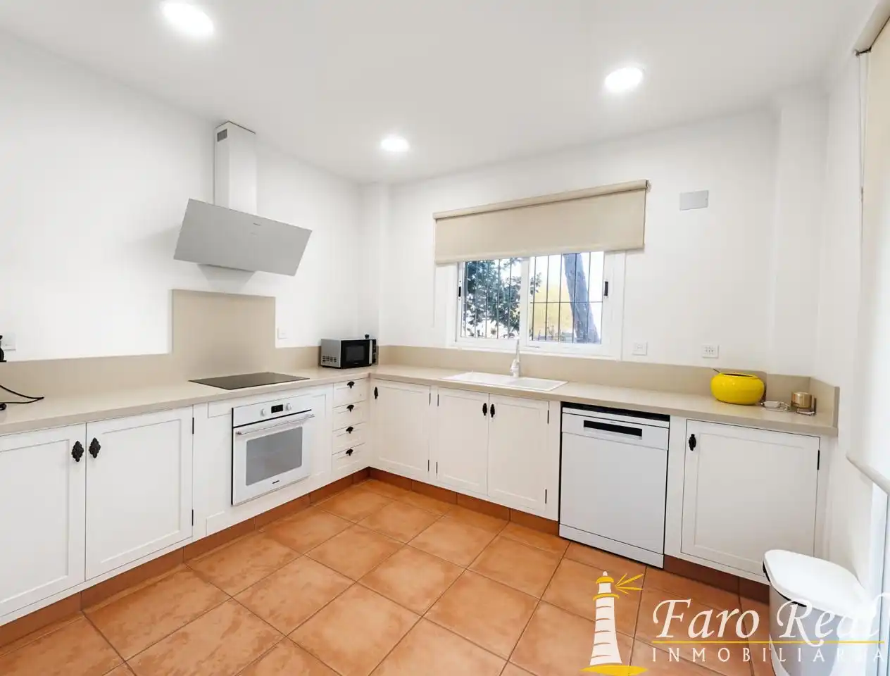 Cuina de Casa o xalet en venda en Sanlúcar de Barrameda amb Jardí privat i Piscina