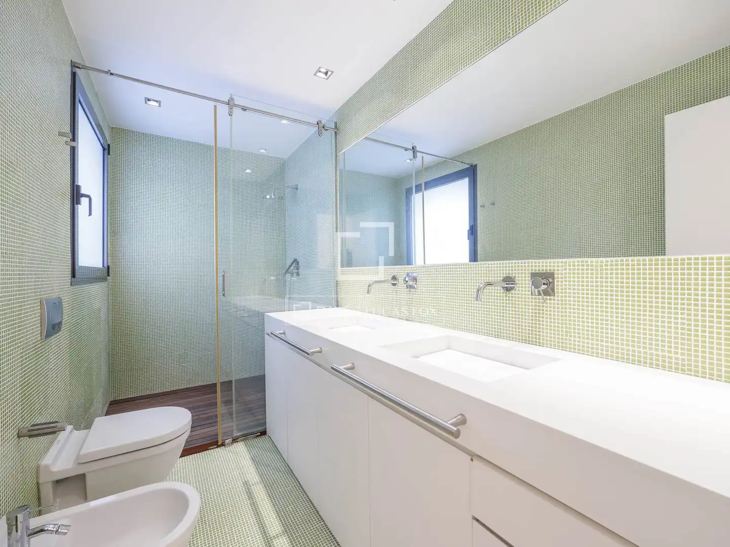 Bathroom of Houses for sale in Sagunto / Sagunt  with Air Conditioner, Parquet flooring and Swimming Pool