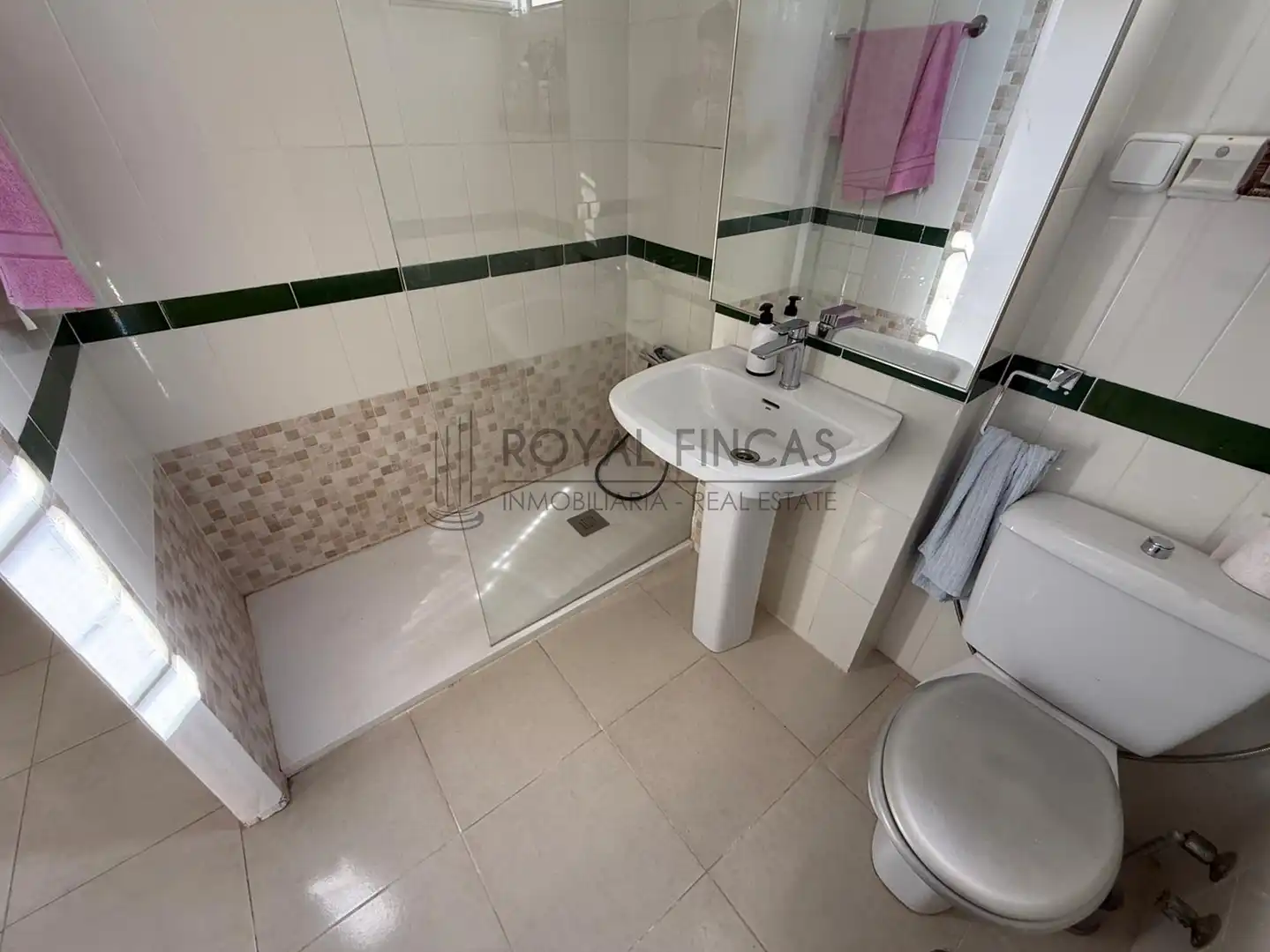 Baño de Casa adosada en venta en Torremolinos con Aire acondicionado, Jardín privado y Terraza