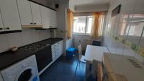 Cuina de Pis en venda en Ourense Capital  amb Calefacció, Parquet i Moblat