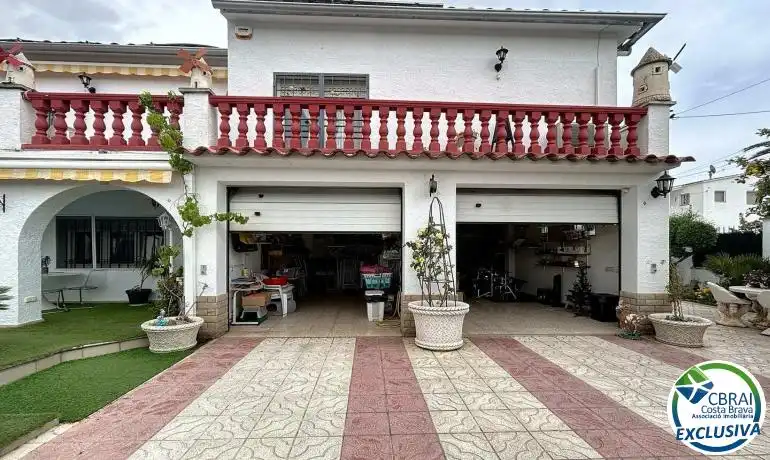 Casa adosada en venda a Montgrí