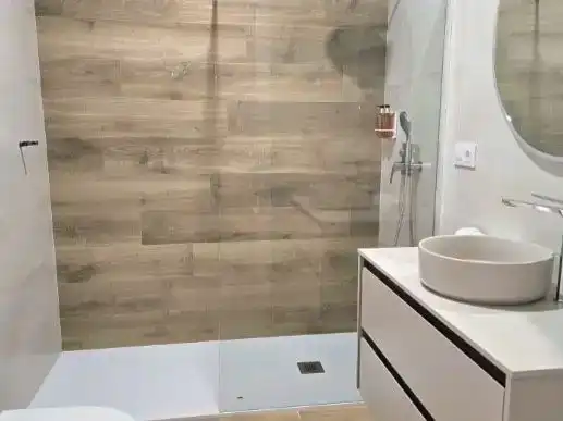 Bany de Pis en venda en Sant Feliu de Guíxols amb Aire condicionat, Piscina i Balcó