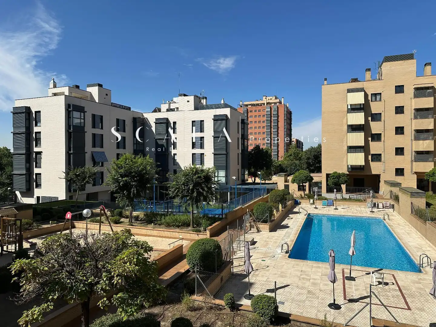 Schwimmbecken von Wohnung zur Miete in Madrid mit Klimaanlage, Heizung und Parkett