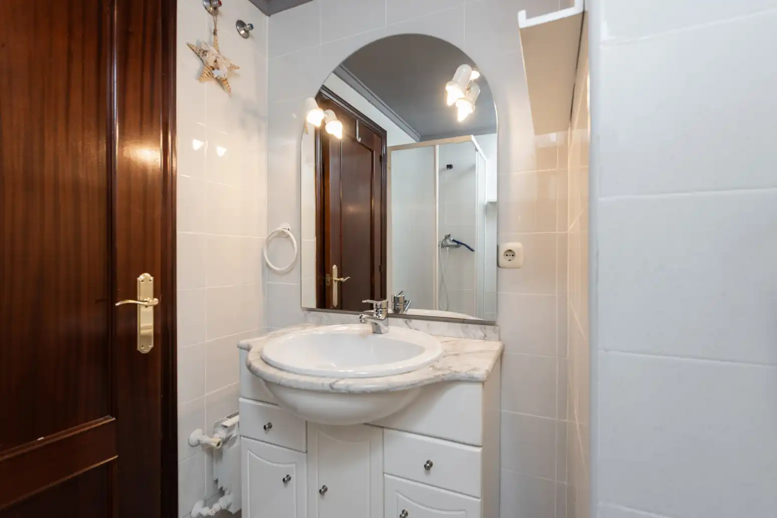 Baño de Piso en venta en Oviedo  con Calefacción, Parquet y Trastero