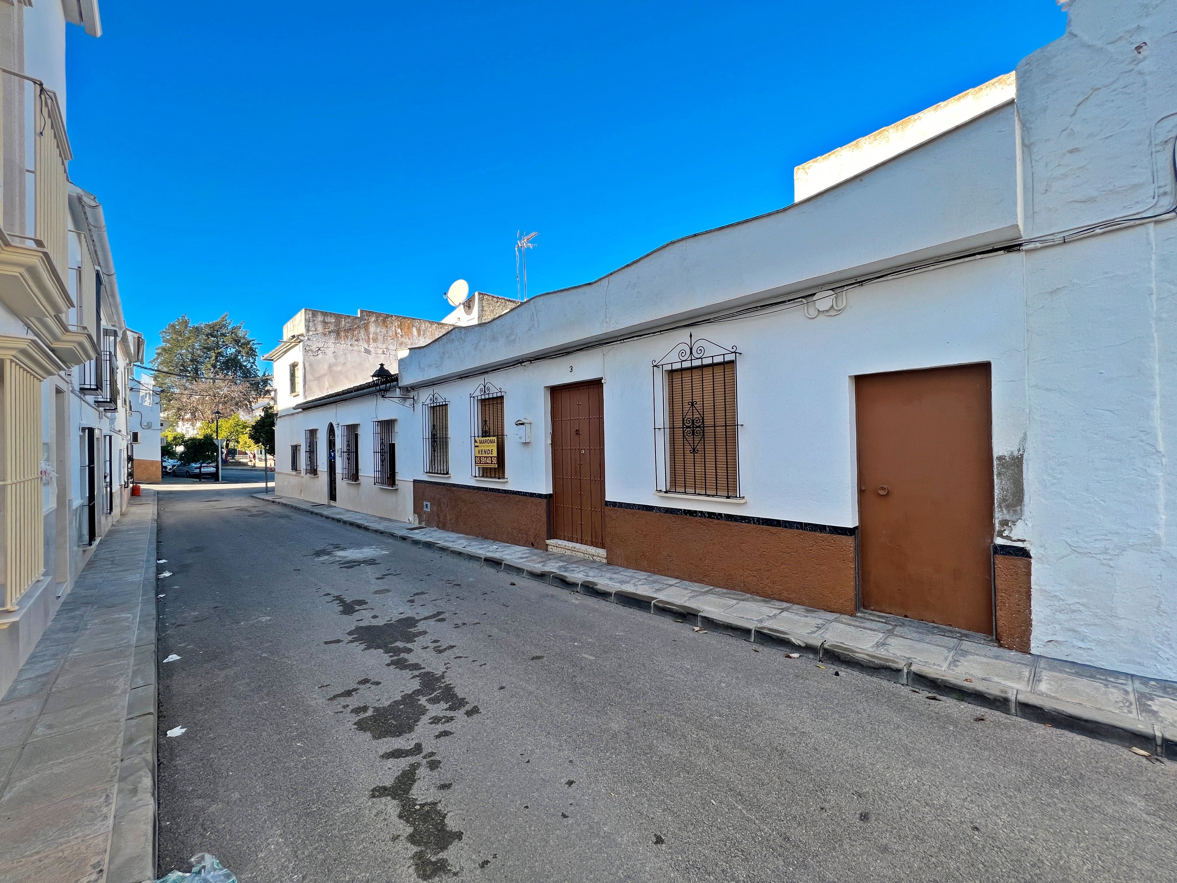 Exterior view of House or chalet for sale in Lora de Estepa  with Terrace