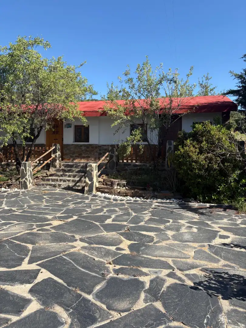 Vista exterior de Casa o xalet en venda en Nevada amb Aire condicionat, Jardí privat i Piscina