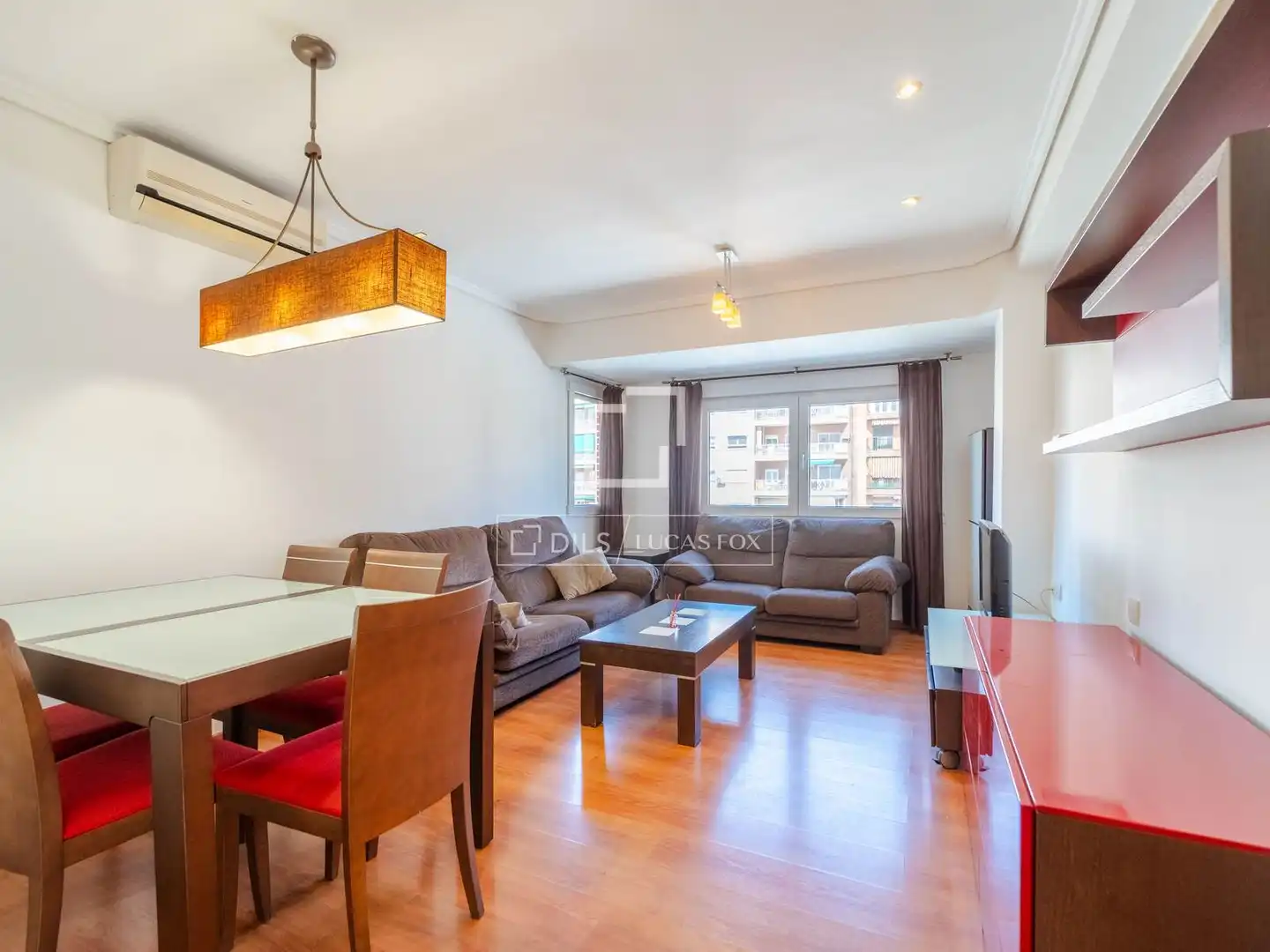 Vista exterior de Piso en venta en Valencia con Calefacción, Parquet y Amueblado