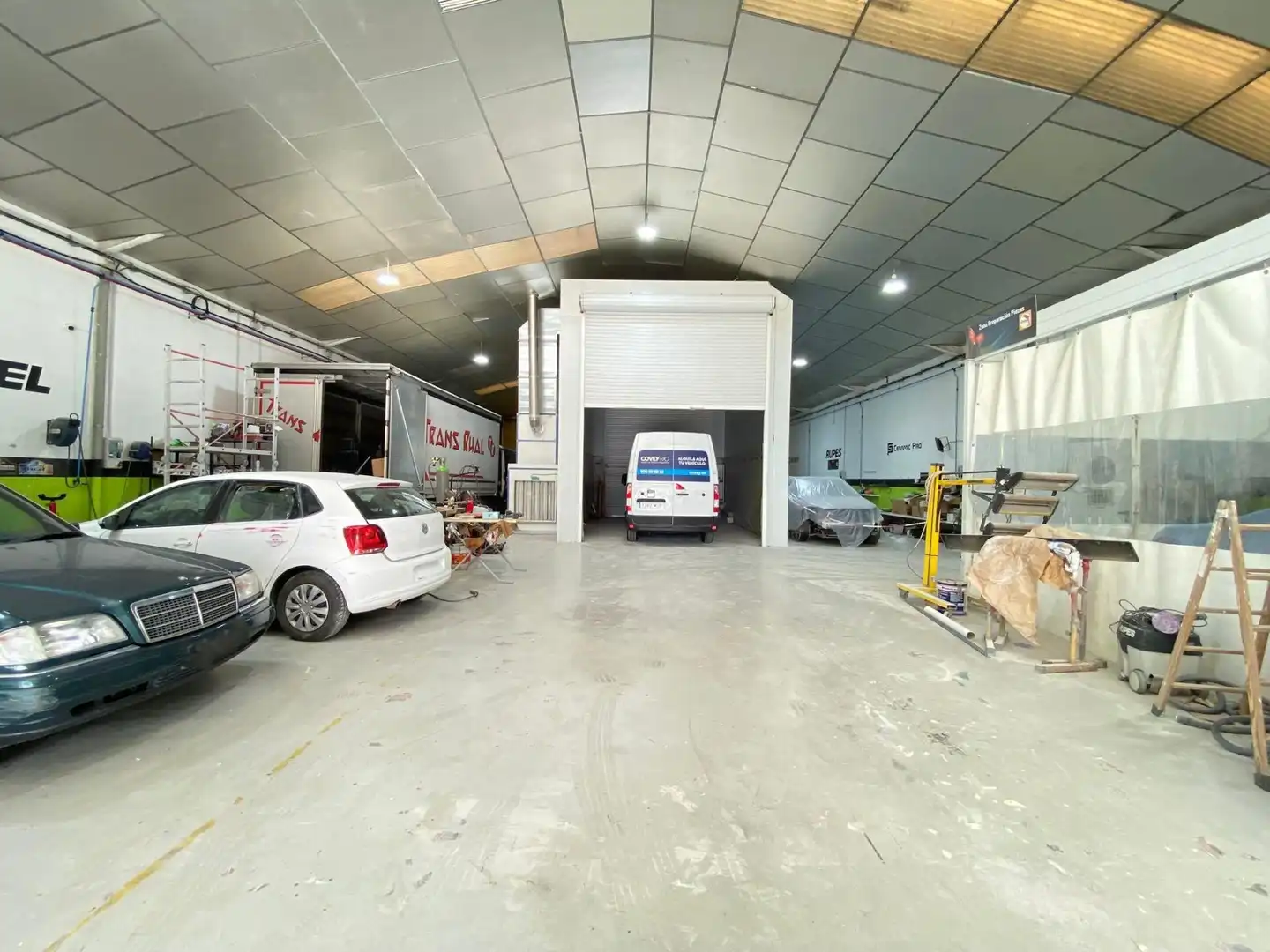 Parkplatz von Fabrikhallen zur Miete in Alicante / Alacant