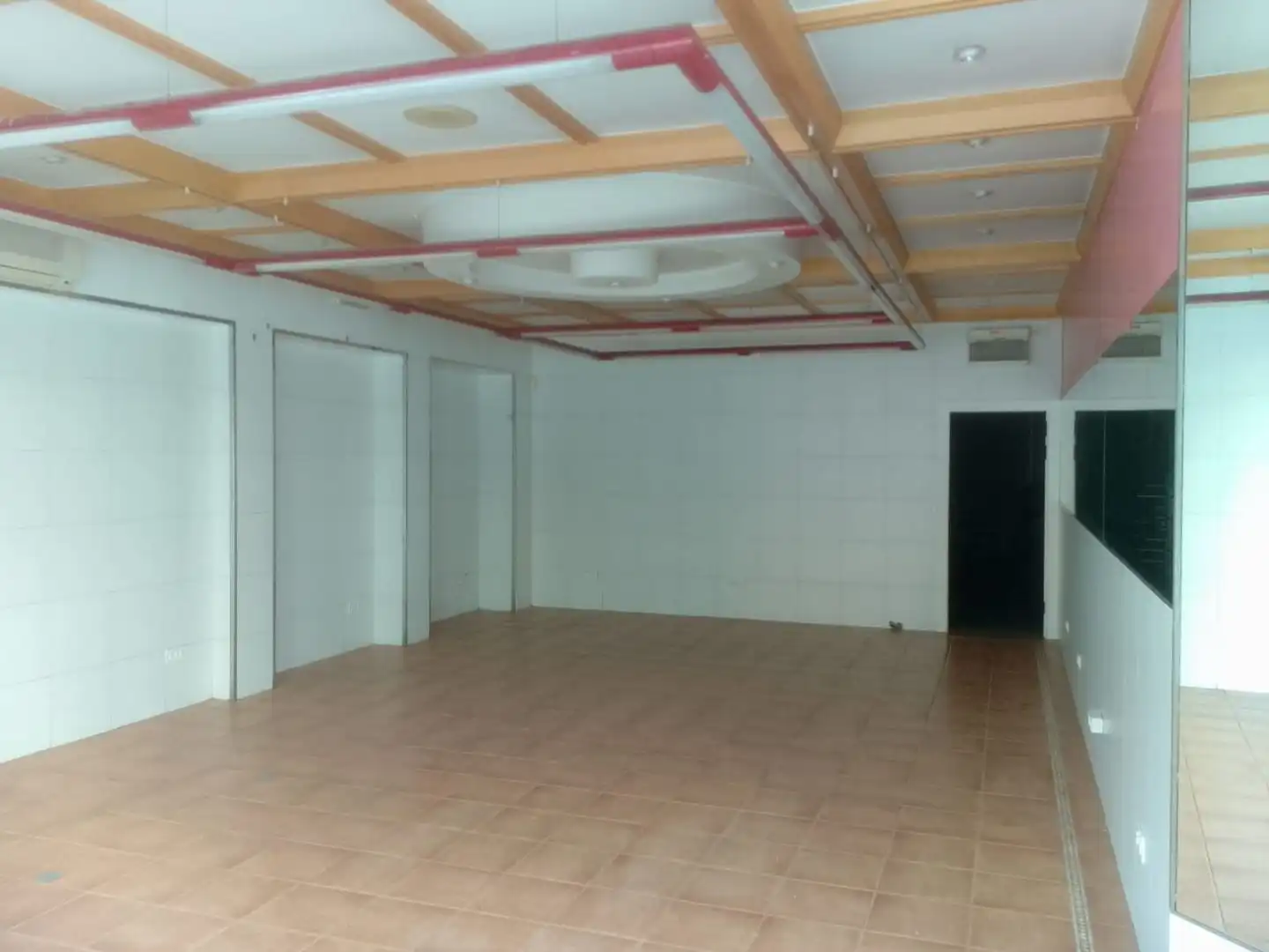 Local comercial en alquiler en Calle tarragona 6