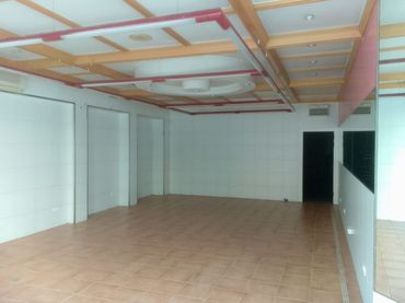 Locale commerciale in affitto a Calle tarragona 6