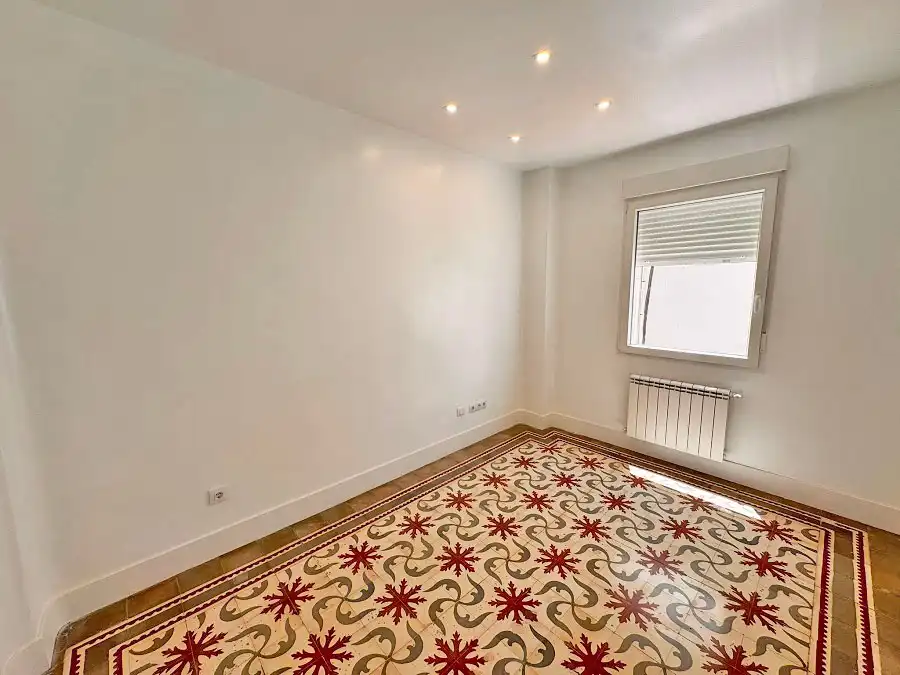 Schlafzimmer von Wohnung zur Miete in Madrid mit Heizung, Parkett und Ofen