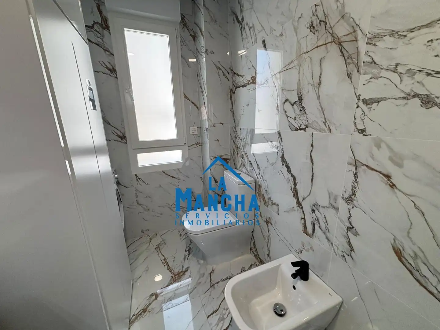 Baño de Piso en venta en Albacete con Calefacción, Amueblado y Balcón