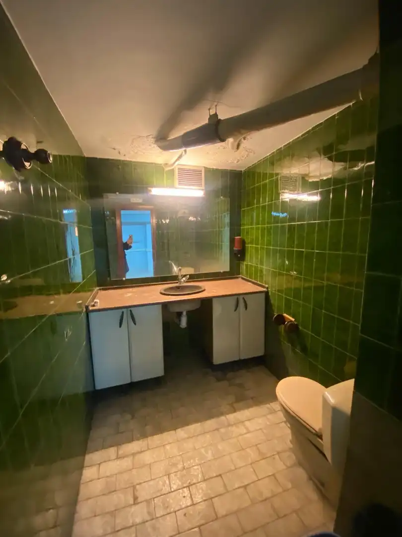 Baño de Local en venta en Madrid con Aire acondicionado