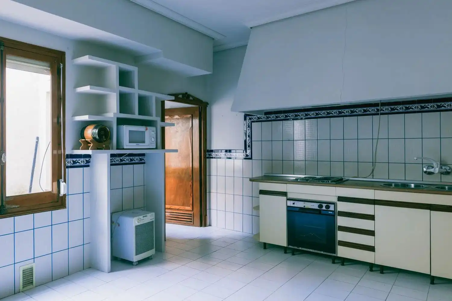 Kitchen of Houses for sale in Socuéllamos  with Air Conditioner, Terrace and Storage room