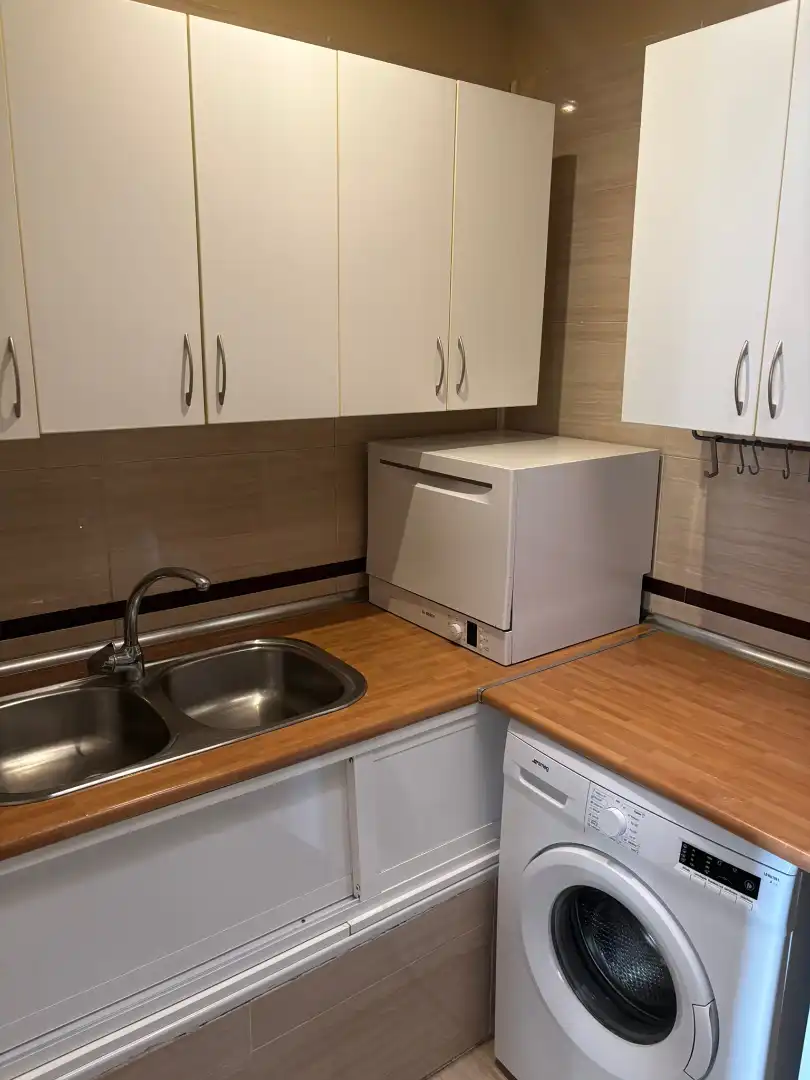 Cuina de Apartament de lloguer en Dos Hermanas amb Aire condicionat, Terrassa i Moblat