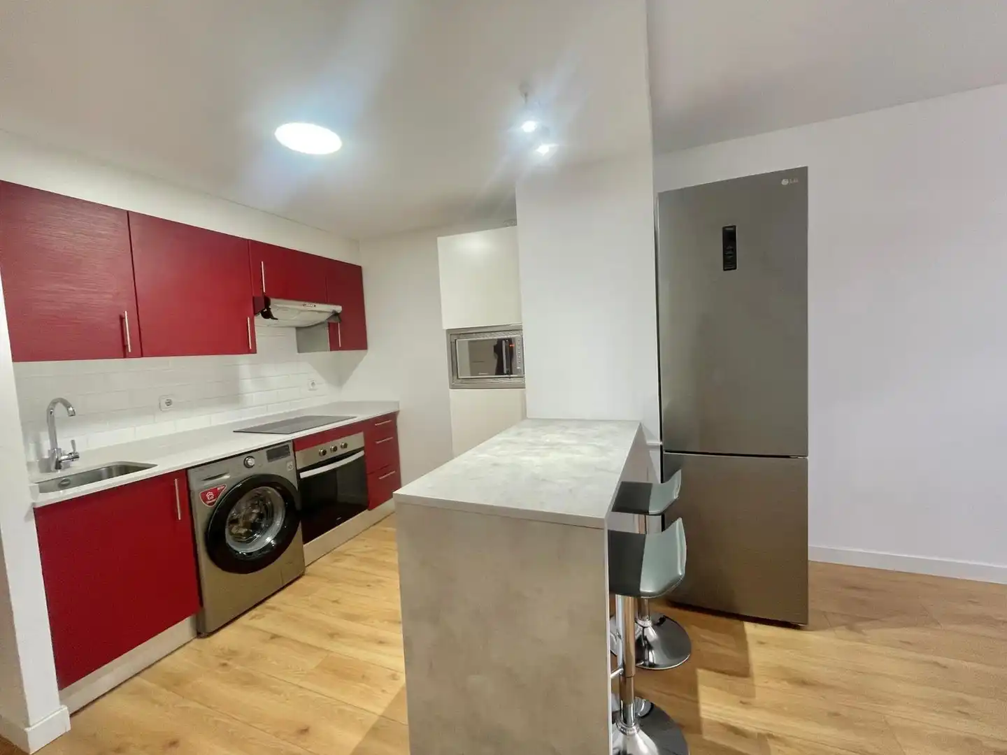 Cuina de Dúplex en venda en Madrid amb Calefacció i Moblat