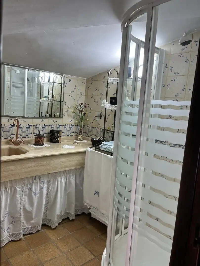 Bany de Casa o xalet en venda en Chiclana de la Frontera amb Jardí privat, Moblat i Piscina comunitària
