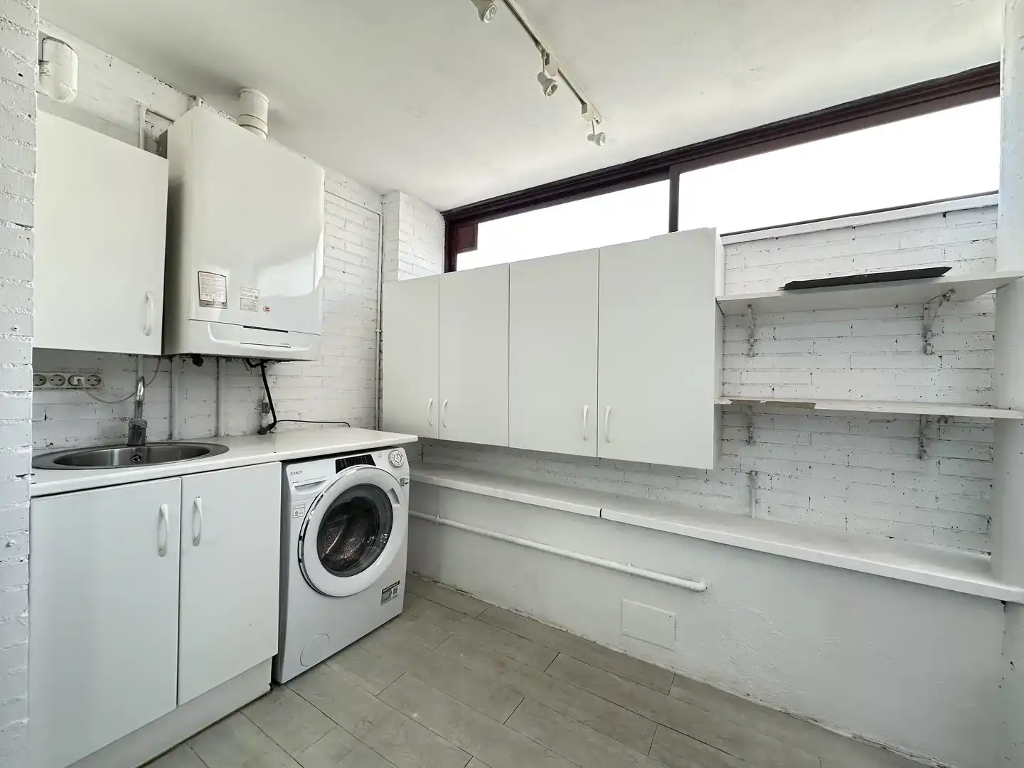 Cocina de Casa o chalet en venta en Madrid con Aire acondicionado, Jardín privado y Parquet
