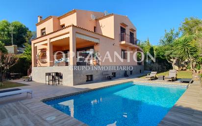 Vista exterior de Casa o xalet en venda en L'Eliana amb Aire condicionat, Terrassa i Piscina