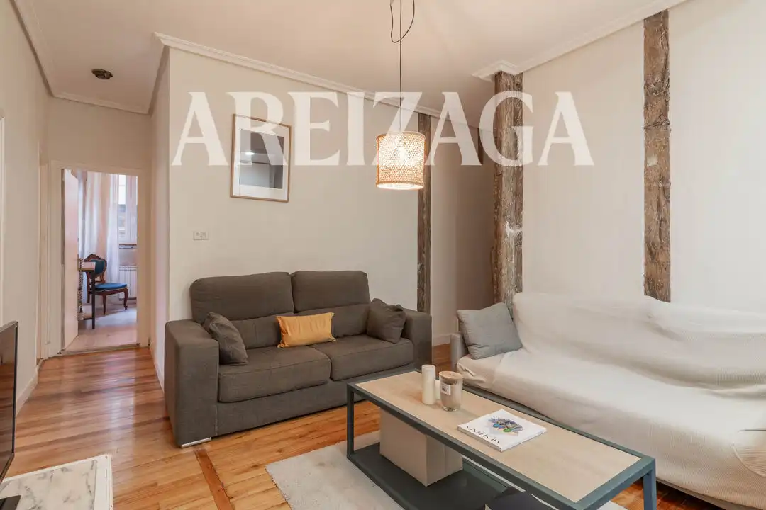 Sala d'estar de Pis en venda en Donostia - San Sebastián  amb Calefacció