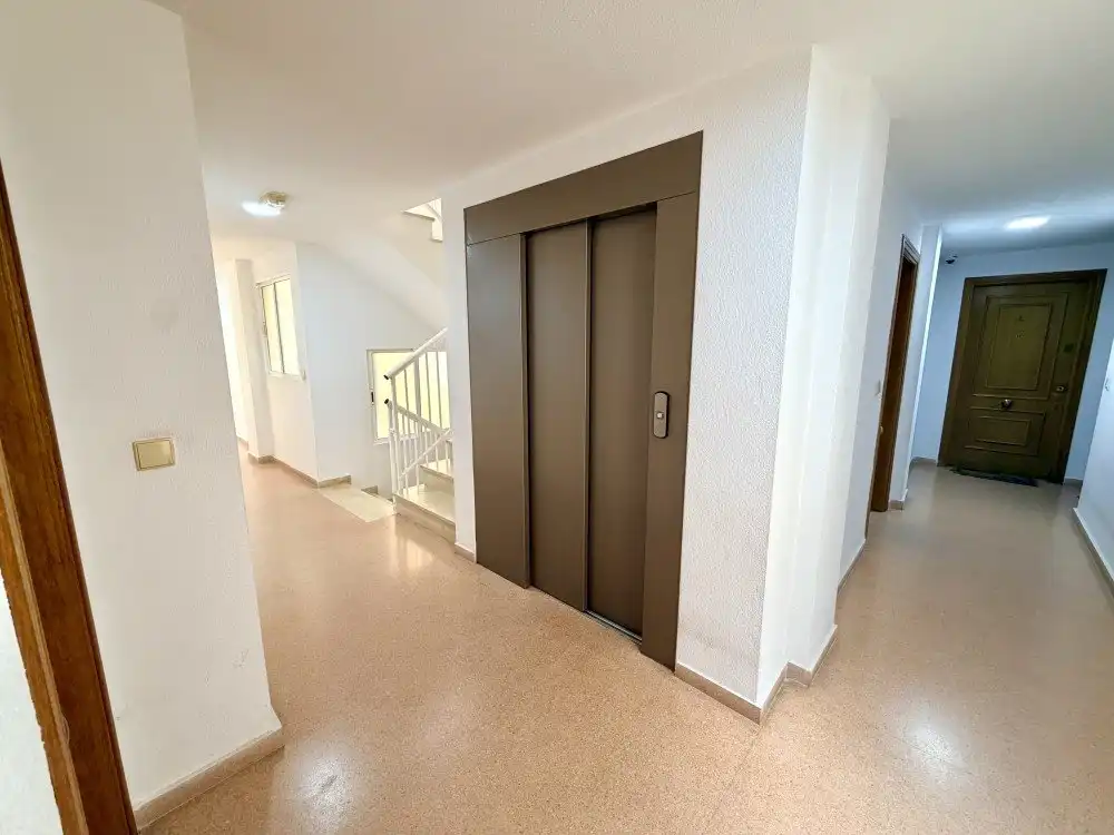 Apartament amb terrassa en venda a Guardamar Playa, imagen 17