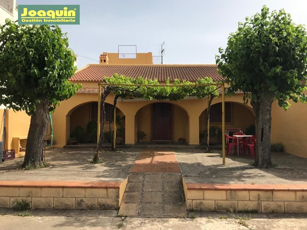 Vista exterior de Casa o chalet en venta en  Córdoba Capital con Terraza, Trastero y Piscina