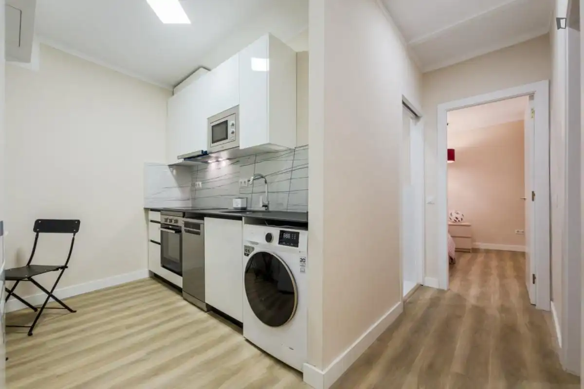 Cuina de Apartament de lloguer en Barcelona amb Aire condicionat, Calefacció i Moblat