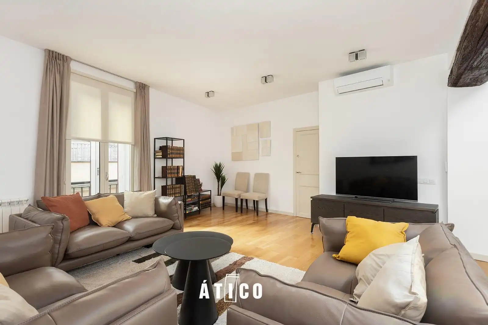 Sala d'estar de Àtic en venda en Barcelona amb Aire condicionat, Calefacció i Parquet