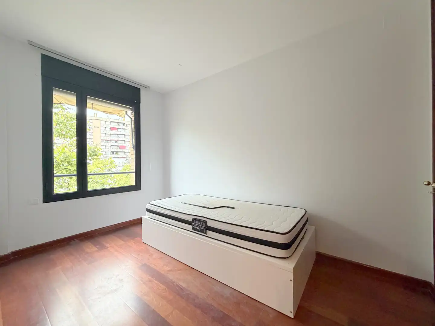 Flat for rent in Carrer Princesa, Instituts