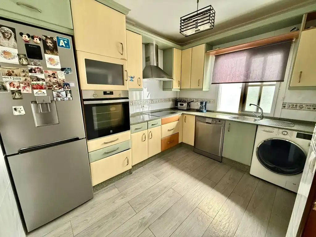 Küche von Maisonette zum Verkauf in Cádiz mit Balkon