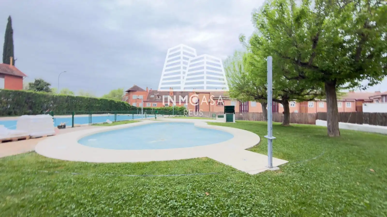 Piscina de Casa adosada en venta en Mejorada del Campo con Calefacción, Jardín privado y Terraza